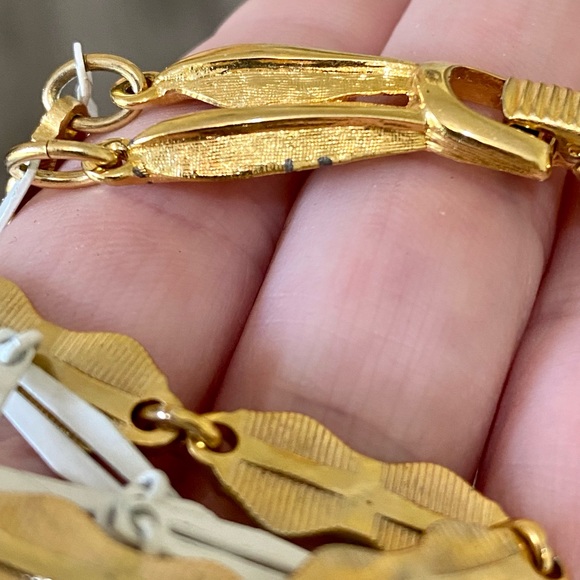 3/22 Vintage Tortolani Gold & White Layered Necklace - Picture 8 of 8